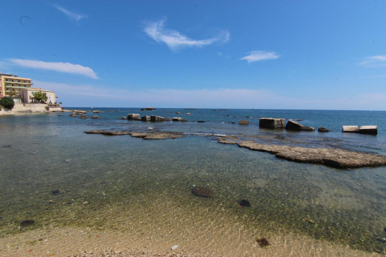 La Dimora Di Dionisio Al Mare Lägenhet Syrakusa Exteriör bild